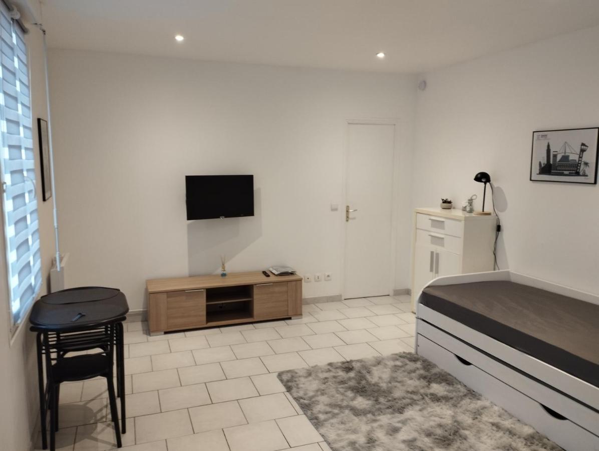 Studio Charmant Canape Lit Netflix Prime Video Wifi Dazn Le Havre Exterior photo